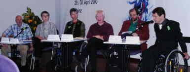 (v.l.) Franz Schmahl, Berlin (Forum 3), Irene Bazinger, Berlin (Forum 1), Dr. Sigrid Arnade, Berlin (Forum 2), H.-Günter Heiden, Berlin (Forum 4) und Ottmar MIles-Paul, Kassel (Forum 5). Moderation Andreas Winkel vom Hessischen Rundfunk, Frankfurt