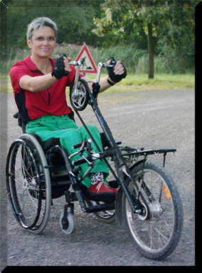 Foto von Dr. Gisela Hermes im Handbike