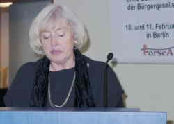 Bild: Die Bundesministerin f&uuml;r Familie, Senioren, Frauen und Jugend Renate Schmidt